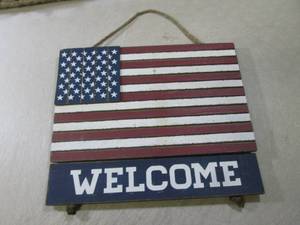 lot 86 image: (FS) Wood US Flag Welcome Decor 15 ...