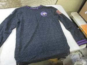 lot 95 image: (E-1) Minnesota Vikings Pullover Lo...