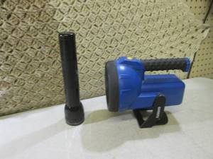 lot 96 image: (BSB) Mag-Lite and Garrity Flashlig...