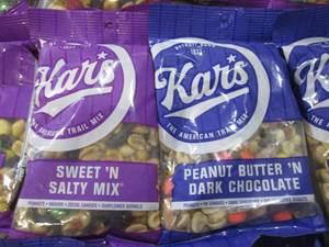 lot 117 image: (B-2) 20 Bags of Trail Mix Past Dat...