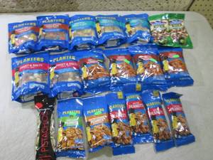 lot 118 image: (B-1) 20 Assorted Bags Trail Mix, P...