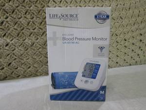 lot 144 image: (EC1) Deluxe Blood Pressure Monitor...
