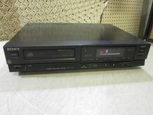 lot 180 image: (RM1) Sony CDP-550 Compact Disc Pla...