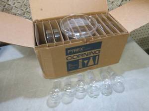 lot 191 image: (EW4) Glass Culture Pitri Dishes an...