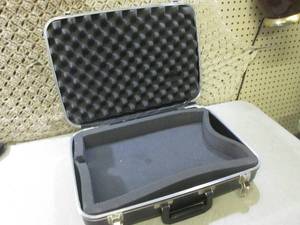 lot 193 image: (EW6) Foam Lined Case Approx 19 x ...