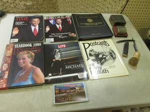 lot 195 image: (FS) Vintage Shaving Collectibles a...