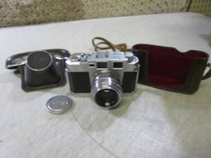 lot 196 image: (EC1) Vintage Aires Camera with Cas...