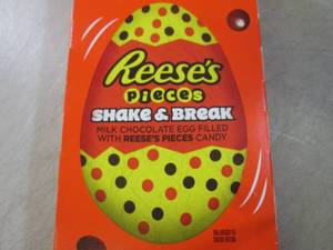 lot 201 image: (B-3) Box of 21 Reeses Pieces Shake...