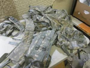 lot 287 image: (RMDR) Military Bag with Accessorie...