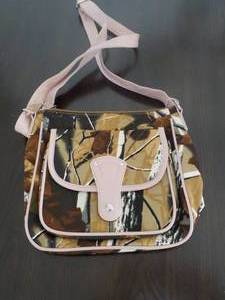 Camouflage Woodland Creek Purse...