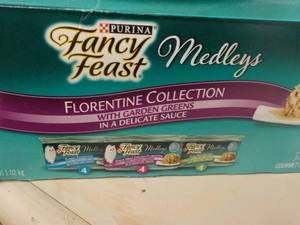 Purina Fancy feast 9 cans Cat Food...
