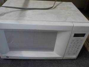 GE Microwave- powers on...