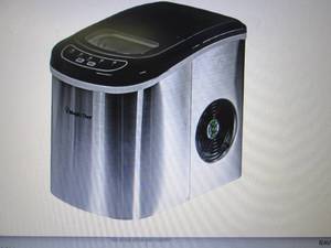 Magic Chef Countertop Ice Maker - S...