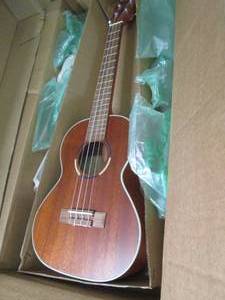 Hal Leonard Tenor Ukulele - Mahogan...