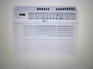 LG 6,000 BTU Window Air Conditioner...