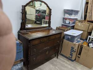 5 Drawer Beautiful Vintage Dresser