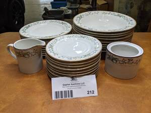 26 Piece Vintage Farberware Wellesley Dinner set