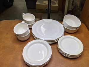 18 Piece Pfaltzgraff Dinner set