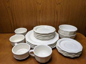 18 Piece Pfaltzgraff Dinner set III
