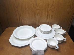 15 Piece Pfaltzgraff Dinner set  4 Dinner plates  4 salad plates 4 cupsauces 2 bowls