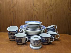 21 Piece Vintage Willow Royal Venton Ware Dinner Set