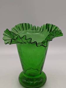 Stunning Vintage Green Ruffle Vase