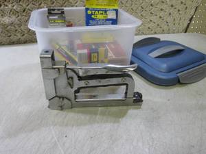 lot 10 image: (EC1) Duo-Fast Staple Gun with Asso...