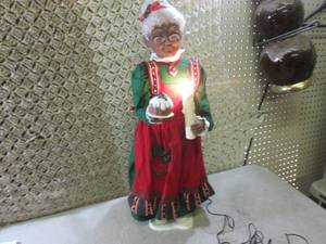lot 13 image: (EC1) 25 Animated Holiday Figure W...