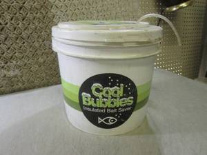 lot 18 image: (F-1) Cool Bubbles Insulated Bait S...