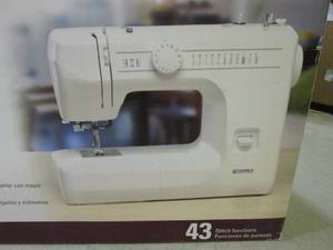 lot 20 image: (EW3) Kenmore 43 Stitch Functions S...