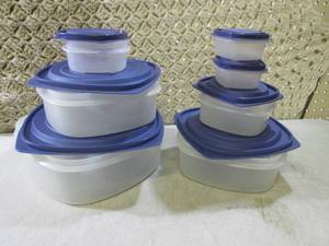 lot 24 image: (CS) 7 Kitchen Containers with Lids...