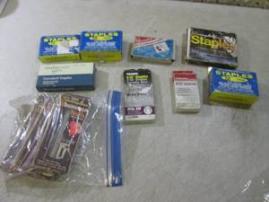 lot 28 image: (EC1) Assortment of Staple Gun Stap...