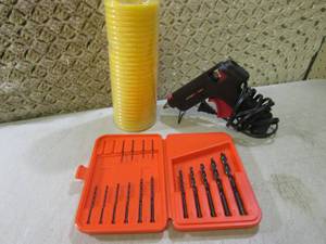 lot 32 image: (BSB) Drill Bit Set, Air Hose and G...
