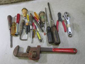 lot 33 image: (CS) Assorted Hand Tools...