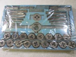 lot 51 image: (EC1) Tap & Die Set...