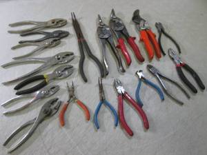 lot 55 image: (CS) Assorted Pliers and Snips...