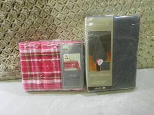 lot 59 image: (CS) Lot of 2 Table Clothes ...