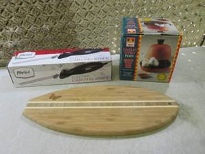 lot 79 image: (CS) Electric Knife, Garlic Oven an...