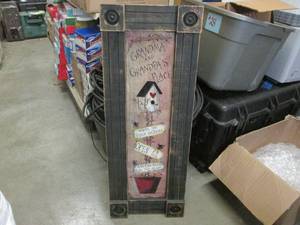 lot 85 image: (BSB) Wood Gandma and Grandpas Pla...