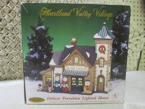 lot 98 image: (CSB) Deluxe Porcelain Lighted Hous...