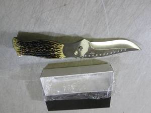 lot 107 image: (CNTR) Folding Knife Push Button wi...