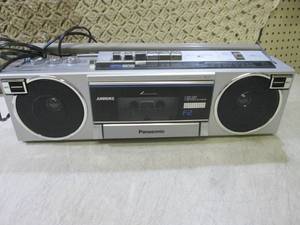 lot 119 image: (RM3) Panasonic RX-F2 Vintage Porta...