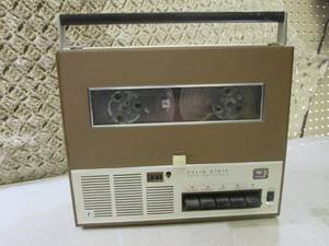lot 133 image: (RM4) Portable Reel to Reel Tape Re...