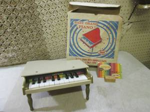 lot 140 image: (CS) Vintage Jaymar Baby Grand Pian...