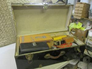 lot 142 image: (D-4) Vintage Trunk Full of Misc Vi...
