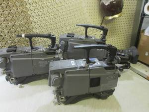 lot 153 image: (D-3) 3 Sony BVP-550 Color Video Ca...