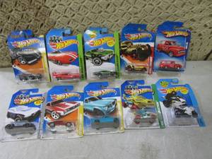 lot 207 image: (BS) 10 Hot Wheels in Packaging...