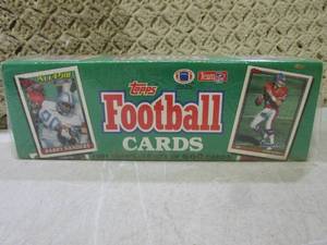 lot 219 image: (C-4) 1991 Topps Football Cards Com...