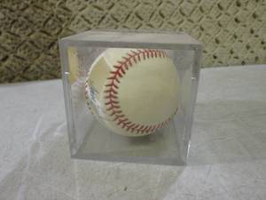 lot 225 image: (EC1) Scott Erickson Twins Pitcher ...