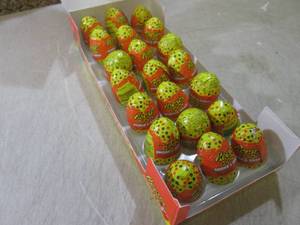 lot 257 image: (C-3) 21 Reeses Pieces Shake & Brea...
